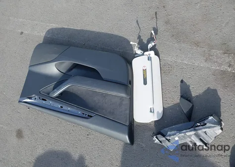 2021 Tesla Model 3 Standard Range Plus Rear-Wheel Drive z USA, uszkodzony, nr VIN 5YJ3E1EA7MF976855